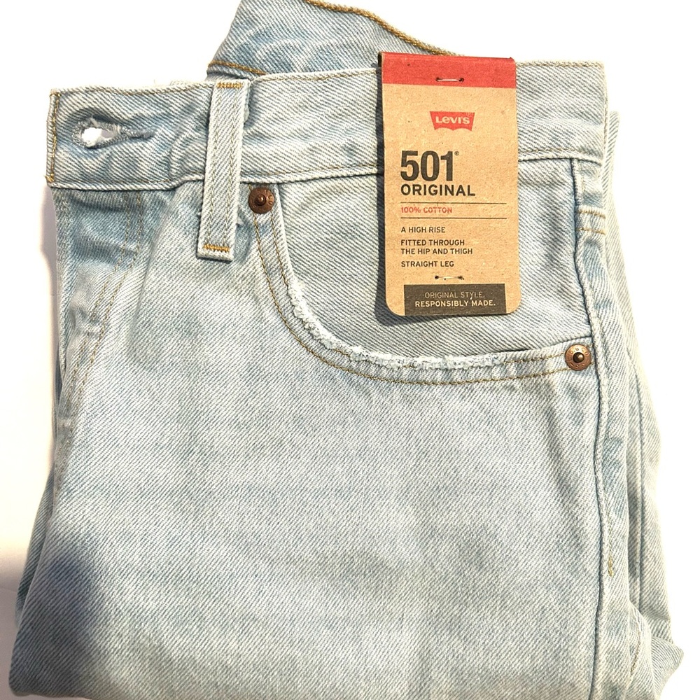 Levis Women’s Light Blue Jeans